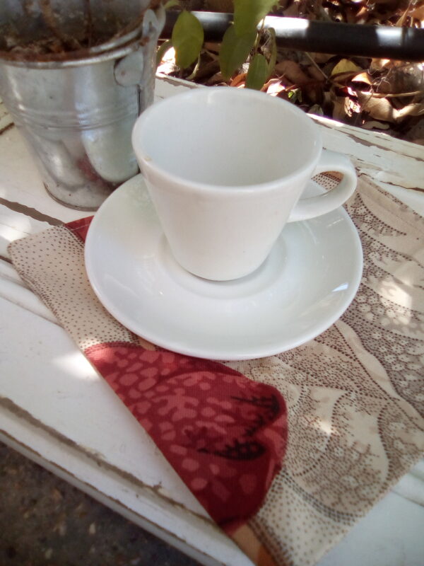 Vintage Cream Napkins - Image 3